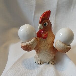 Rooster And Wggs Salt And Pepper Shakers